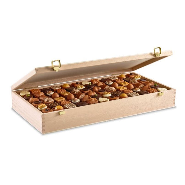 Woodbox Of 144 Assorted Praline Chocolates