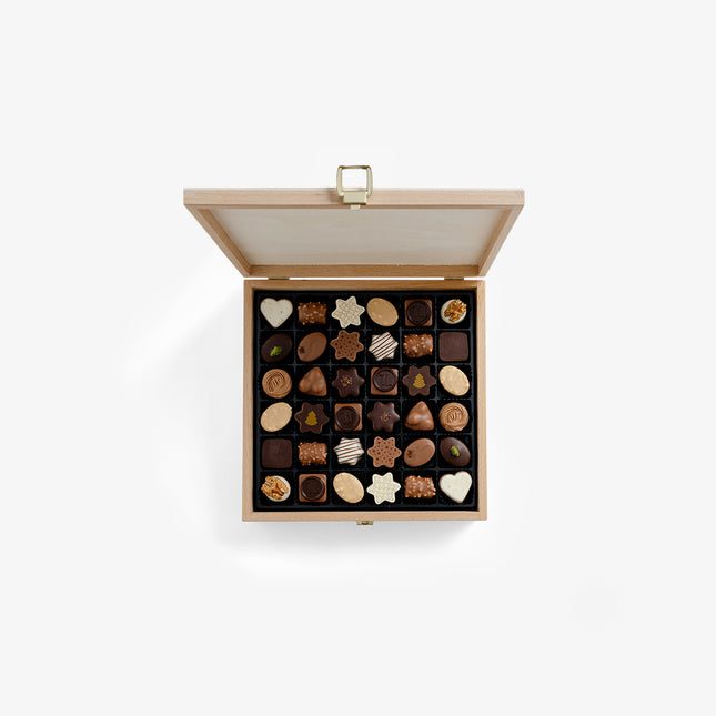 Woodbox Of 72 Assorted Praline Chocolates