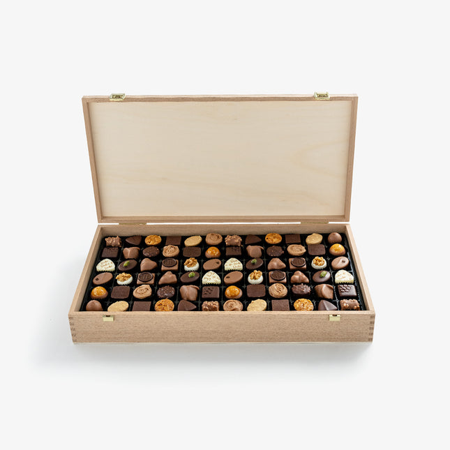 Woodbox Of 144 Assorted Praline Chocolates