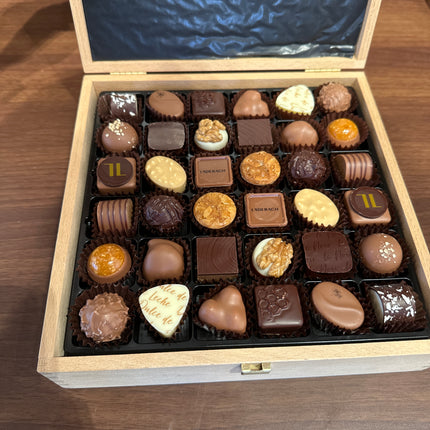 Woodbox Of 72 Assorted Praline Chocolates