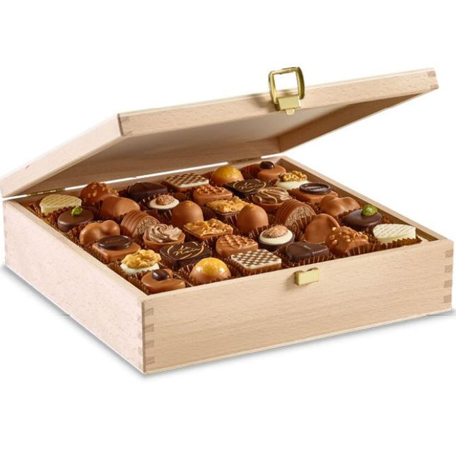 Woodbox Of 72 Assorted Praline Chocolates